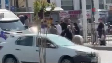Bursa'da boks ringini aratmayan kavga! Kimse engel olamadı