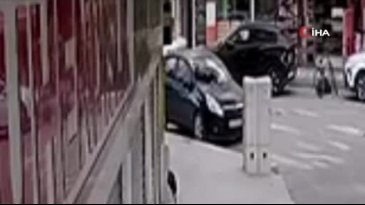 5'inci kattan otomobilin üzerine düştü! Korkunç anlar kameralara yansıdı