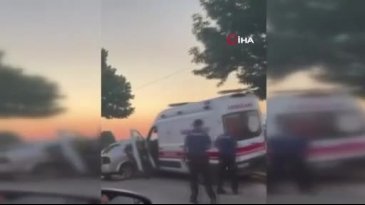 Bursa'da ambulans ile çarpışan otomobilde can pazarı