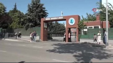 Onlar içeride, aileleri dışarıda ter döktü