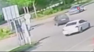 Sürücü camdan fırladı! Korkunç kaza kameralarda...