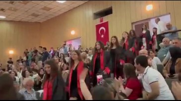 Bursa'da duygulandıran mezuniyet!