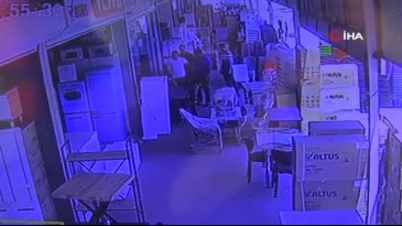 Çarşının ortasındaki silahlı kavga kamerada: 4 yaralı
