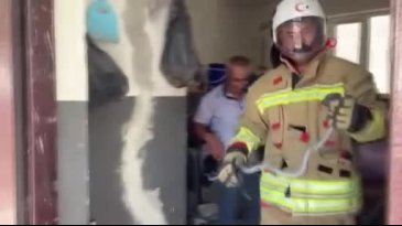 yılana verilen tepki gülümsetti