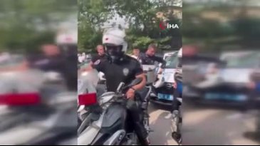 Kimliğini düşüren gencin imdadına yunus polisleri yetişti