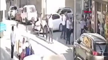 Sokak ortasında meydan savaşı! Kimse kimseye acımadı