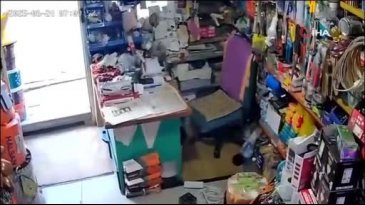 Deprem anındaki yaşanan panik güvenlik kamerasında
