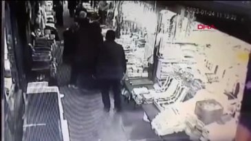 Bursa'da pazarın göbeğinde 'bel kıran' kavgası!