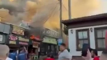 Bursa'nın göbeğindeki restoran yanıyor! - 2
