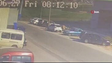 Bursa'da otomobil ile çarpışan motosikletli yaralandı