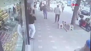 Bursa'da 4.2 büyüklüğündeki deprem kameralarda!