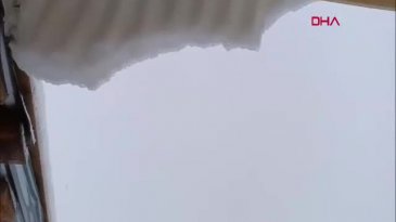 Temmuz ayında şaşırtan görüntü! Lapa lapa kar yağdı