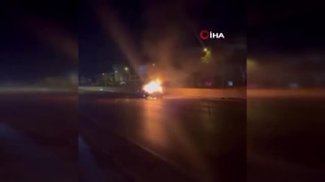 Bursa'da bir otomobil alev alev yandı