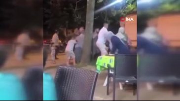 Kadınlar sahilde birbirine girdi! Erkekler ayırmaya çalıştı
