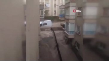 Başkentte sel sonrası görüntüler ortaya çıktı! Duvar böyle patladı...