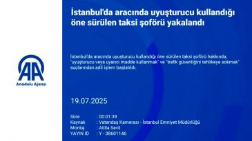 Akıllara zarar görüntü! Uyuşturucu kullanan taksici kendinden geçti
