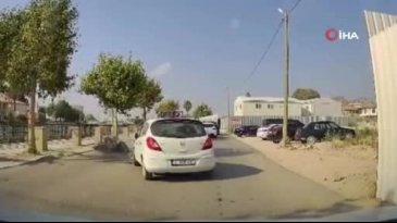 Hatay'da otomobil ve motosiklet çarpıştı! 2 kişi yola savruldu
