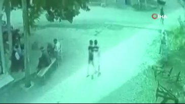 Bir elinde baston diğer elinde silahla köylülere kabusu yaşattı