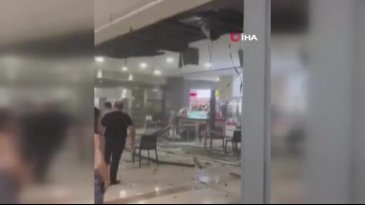 AVM'de yemek yiyorlardı! Tepelerine çöktü...