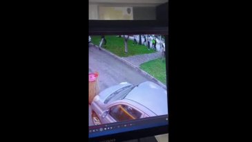 "Bize iş yaptırmıyorsunuz" deyip polislere saldırdılar!