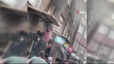 Bursa'da korku dolu anlar! Alevlerin arasından kurtardılar
