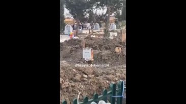 Cenazeyi bırakıp birbirlerine saldırdılar!