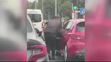 Trafikte cam silen gençler artık zorla kapıları açıp para istiyor