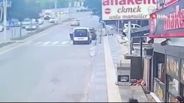 Freni boşalan aracın altında kalmaktan saniyelerle kurtuldular
