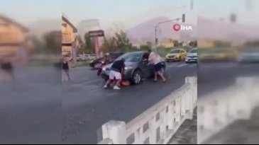 Kadını ezilmekten vatandaşlar kurtardı!