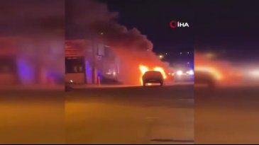 Bursa'da seyir halindeki araç alev aldı! Geriye hurda yığını kaldı...