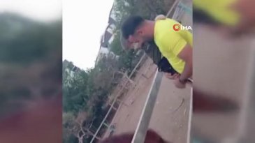 Attan beklenmedik hareket: Babasının kucağındaki çocuğu ısırarak alıp havaya fırlattı