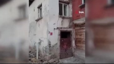 Balıkesir'de hasar gören köy evleri böyle görüntülendi