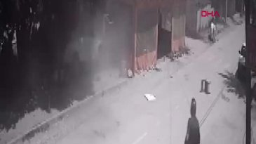 Otomobili ile kahvehaneye daldı! Feci şekilde can verdi...