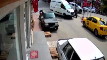 Bursa'da ölümle burun buruna: Koşarak geçen yayaya kamyonet çarptı