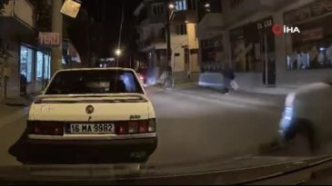 Bursa'da akılalmaz anlar! Trafiği birbirine kattı