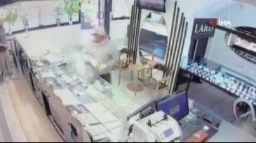 Kuyumcu soymaya çalışan hırsız sert kayaya tosladı! Esnaftan meydan dayağı yedi...