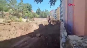 Erzurum'da heyelan: 70 ev boşaltıldı