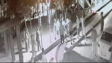 Daire satışı nedeniyle çıkan tekme ve sopalı kavga güvenlik kamerasında