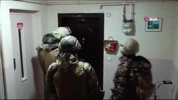 Araç içerisinde tüfekli paylaşım yapmışlardı! Emniyet güçleri ziyaret geldi...