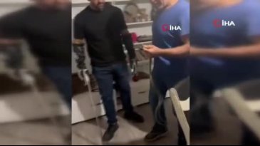 Evde yılan paniği: Saklandığı yerden böyle çıkarıldı!