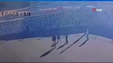 Kontrolden çıkan araç okul bahçesine uçtu! O anlar kamerada...