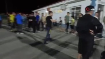 Hakem kırmızı kart gösterdi, futbolcu yumrukladı