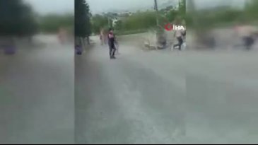 Polise taşlı yumruklu saldırı!