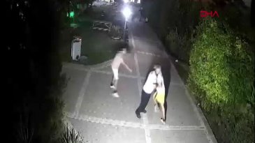 Oğluyla kavga eden çocuğu dövdü! O anlar kamerada...
