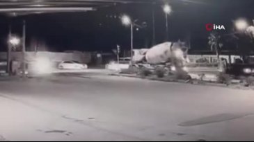 Beton mikseri motosikleti ezdi! Sürücü son anda kurtuldu...