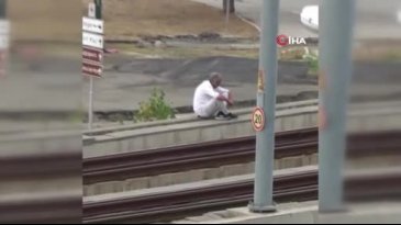 Tramvay üst geçidinde şaşkına çeviren anlar