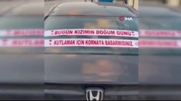 Sosyal medya akımına uydu: Trafikte bu arabayı gören herkes kornaya bastı!