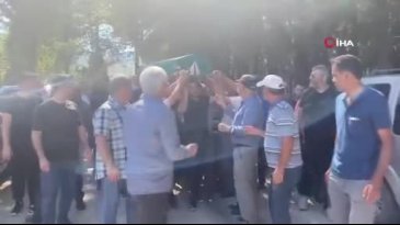 Öğretmen babanın en ağır yükü: Oğlunun tabutunu bir an olsun bırakmadı