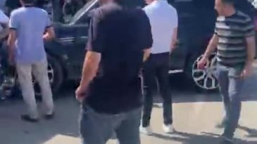 Bursa'da feci kaza! Lüks araç park halindeki 4 otomobili biçti...