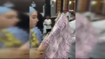 Aşiret düğününde gelin ve damadı takıya boğdular! Sosyal medya o anları konuşuyor...